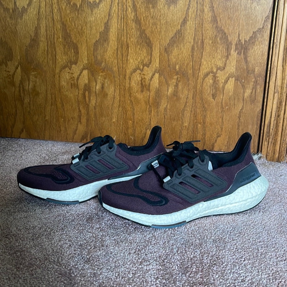 Adidas Men’s size 10 Ultraboost 2022 Shadow Maroon color, NEW, Running Athletic
